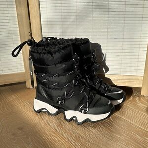 Sorel Women’s Black Kinetic Snow Boots Size 5.5